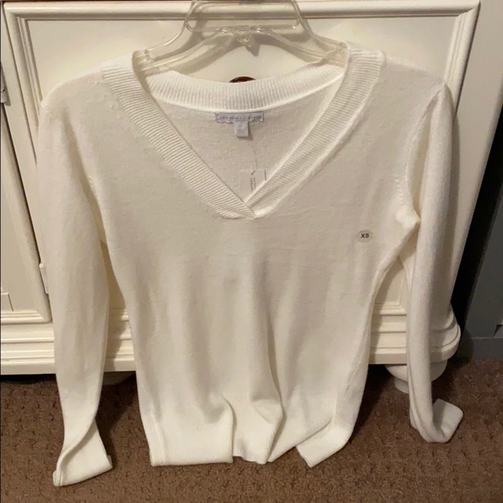 Long sleeve v-neck sweater